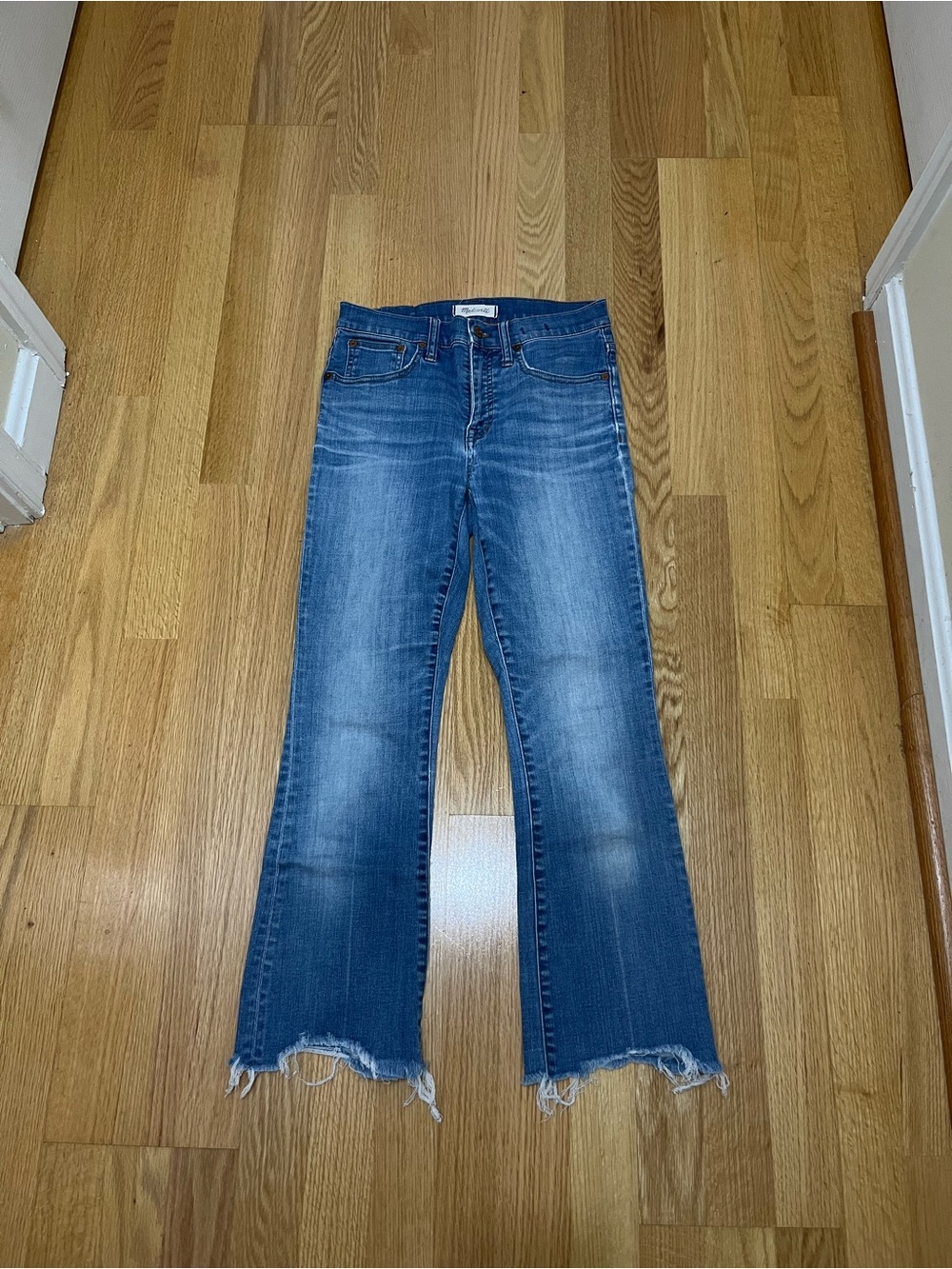 Madewell Cali
Denim Boot Cut
Faded/Distressed Jeans
Size 26 for Women